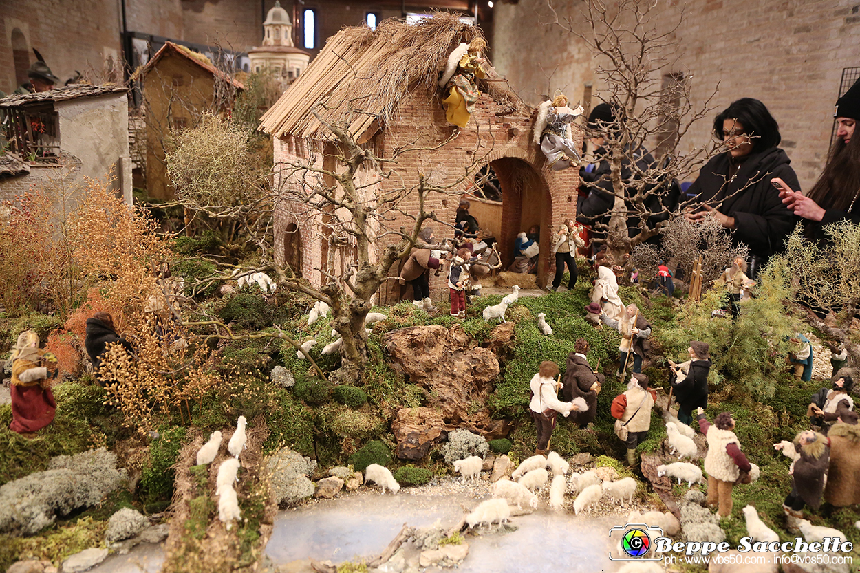 VBS_7518 - Abbazia di Vezzolano - Presepe artistico di Anna Rosa Nicola.jpg
